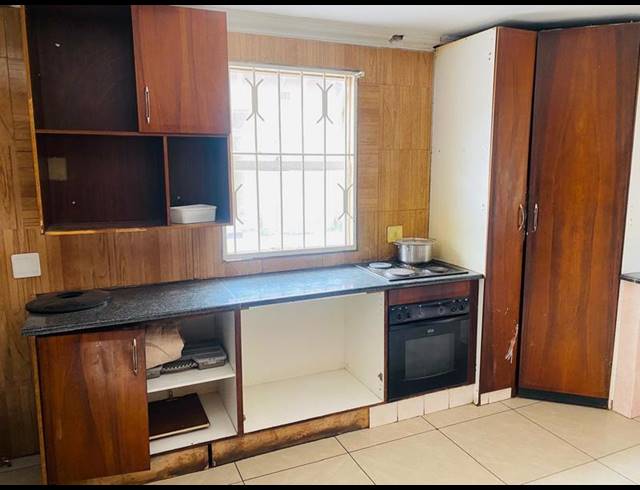 8 BEDROOM HOUSE FOR SALE IN ROSETTENVILLE